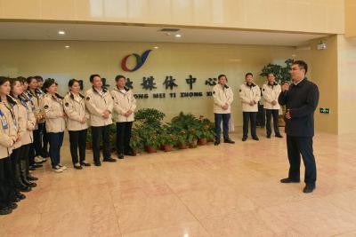 第24个中国记者节  县领导看望慰问新闻工作者