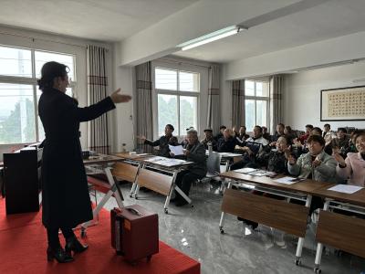 崇阳县白霓镇：聚焦“一老一小”  绘就“幸福家园”