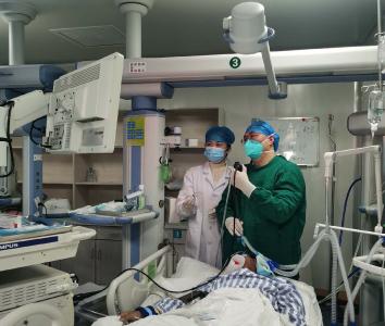 崇阳县首例肺部异物取出术在崇阳县人民医院成功开展