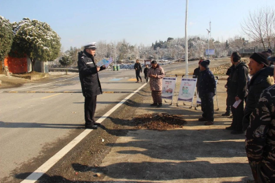 崇阳交警：交通安全宣传进农村  筑牢乡村平安路