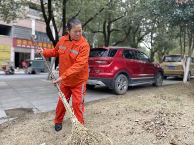 【新春走基层】零下5℃   崇阳街头环卫工人的寒冬坚守