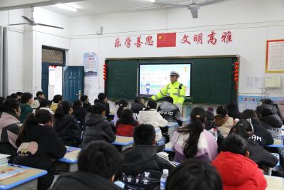 护航开学季│崇阳公安：开学第一课 平安“警”相随