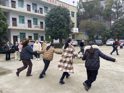 崇阳县青山镇开展多种活动庆祝“三八”妇女节