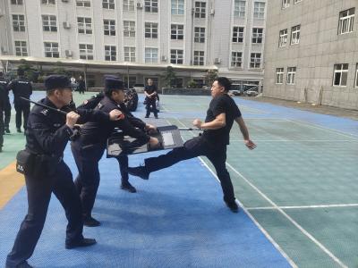 崇阳公安特巡警大队组织开展特殊警情规范处置培训