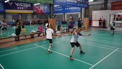 欢乐“五一”   崇阳县第七届羽毛球俱乐部团体交流赛 “羽”你共享