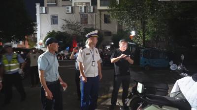 崇阳县多部门联合开展电动自行车集中夜查行动