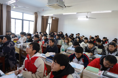 崇阳职校持续开展家校联手“推门听课”活动