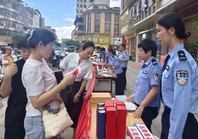 崇阳县公安局开展全民“禁毒、反诈、拒赌”宣传活动