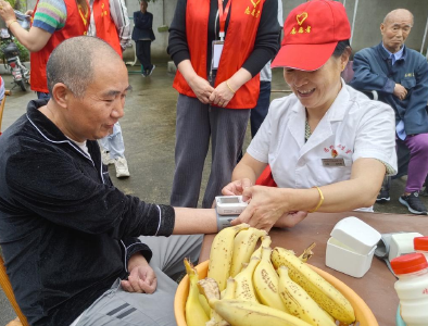 崇阳县高枧乡：她们用温情托起幸福“夕阳红”