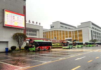 雨中护考 爱心相伴  崇阳中考开考！