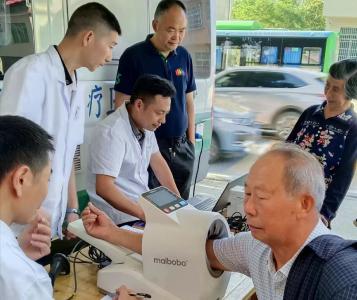 ​崇阳县路口镇中心医院：免费体检暖人心  关爱老人显真情