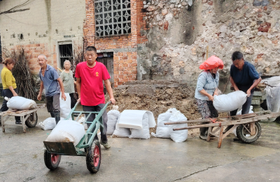 崇阳县团山村：党群齐心 吹响防汛抗灾“集结号”