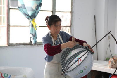崇阳：税惠服务为手工灯笼亮相巴黎奥运赋能添力