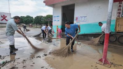 暴雨袭城    崇阳城区供水供气安全有保障
