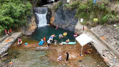 【融媒视点】崇阳：花样戏水搅热夏日“水经济”