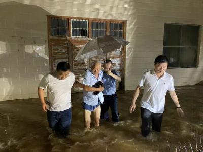 组图│党群齐心  吹响防汛“集结号”
