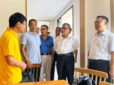 省关工委主任苏晓云一行到崇阳县调研关心下一代工作