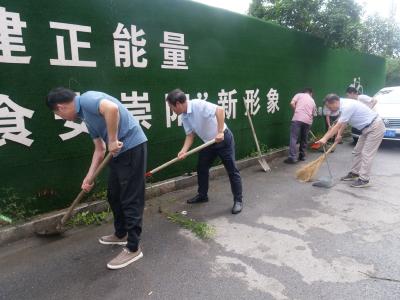 崇阳县大集中学开展汛后清淤保洁志愿服务活动