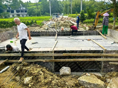 崇阳县青山镇：修复盖板涵  倾情解民忧