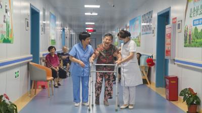 崇阳：推进医养结合   让老年人生活更有“医靠”