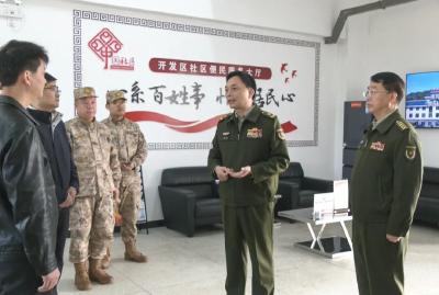 省委常委、省军区少将司令员郦斌来崇阳调研经济社会发展和武装工作