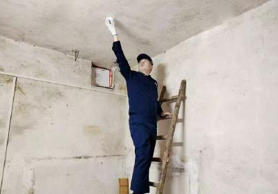 为安全“加码”  崇阳为老年人免费安装独立烟感报警器 