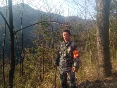 一双“铁脚板”  守护“绿色银行”36载