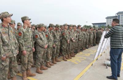 崇阳县“四送”进军营 文化润兵心 激励强军志