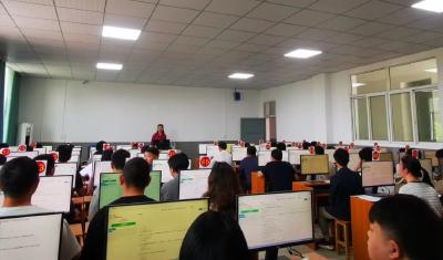 崇阳县2025年上半年行政执法人员资格考试开考