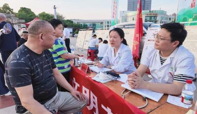 崇阳县“健康社区行”点亮居民健康生活