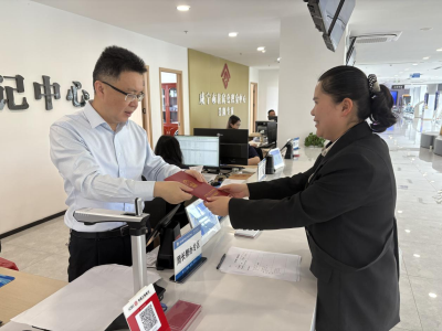 半小时拿证！“局长帮办”解民忧