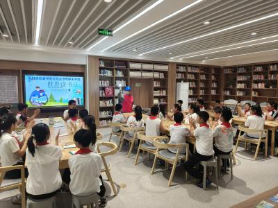 图书馆里的趣味“电力课堂” 