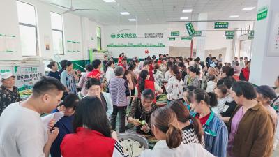 崇阳县天城镇：粽香传邻里   共话端午情