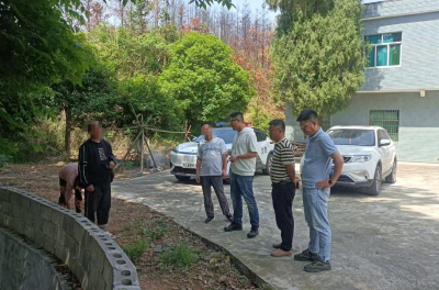 崇阳：邻里排水起纠纷   法官调解化心结