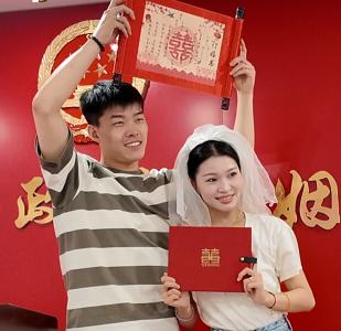 咸宁崇阳：520婚姻登记处甜度超标！新规领证“零门槛”超便利
