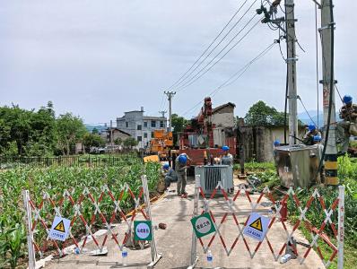 台区设备“焕新”  乡村用电“满格”