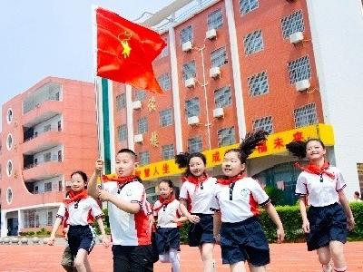 海报│崇阳：童心飞扬 万物可爱