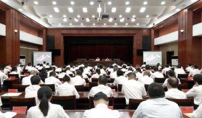 郑俊华主持县委中心组学习暨第72期桃溪讲堂开讲活动
