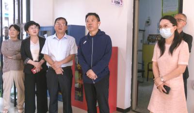 市政协调研组来崇开展“推进普惠、方便、可及的社区嵌入式托育服务，打造儿童友好社区”课题调研
