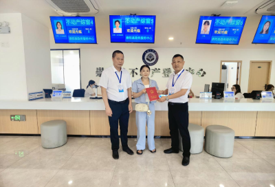 “签约即出证”  崇阳不动产登记再提速