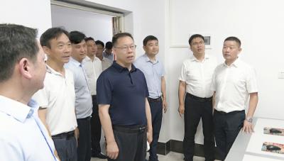 郑俊华、徐望检查高考准备工作时要求：用心用情护航高考  严谨细致做好保障