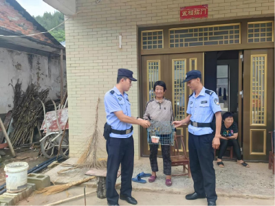 咸宁崇阳：猫头鹰“做客”村民家   警民携手护萌物