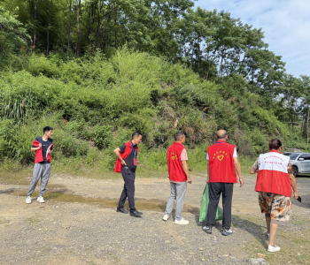 共建安全河库  崇阳县石城镇开展“清四乱”志愿服务活动
