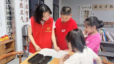 崇阳县大集社区：“爱心书屋·护苗”小课堂点亮孩子梦想