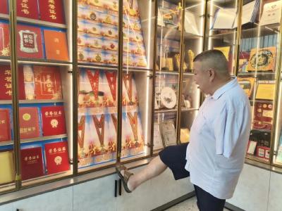 崇阳“无臂斗士”刘细谷入选全国最美志愿者