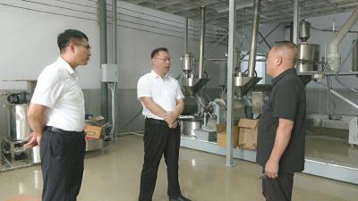 郑俊华深入白霓镇调研时要求：扎实推进深入贯彻中央八项规定精神学习教育   推动作风建设向好向优