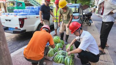 夏日送清凉   情系一线工作者