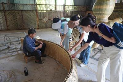 竹丝织就振兴路  指尖传承千年技艺