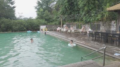 【那么美 这么忙 周末来崇阳】崇阳浪口温泉：消暑有“凉”方  亲水游玩热