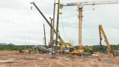 县领导调研督导重点项目建设工作